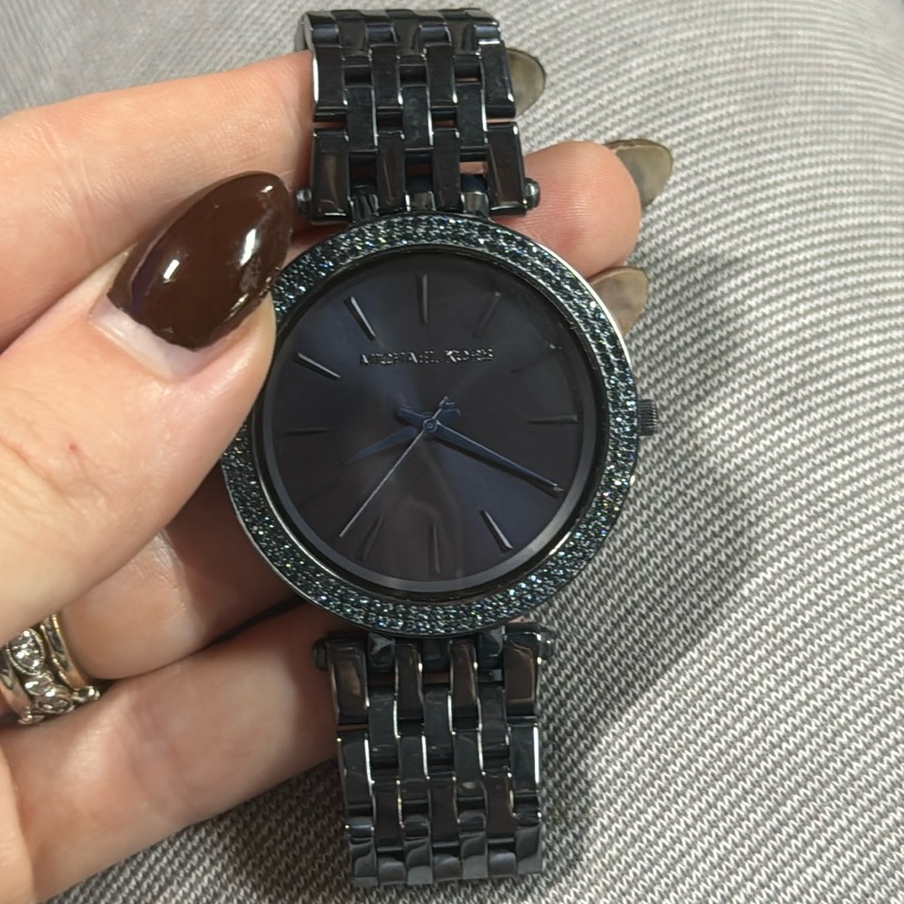 Dark navy Michael kors watch used in box. Great condition